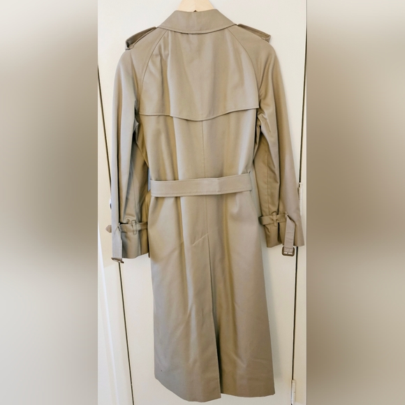 Burberry (Vintage) Women's Trenchcoat - Picture 2 of 15